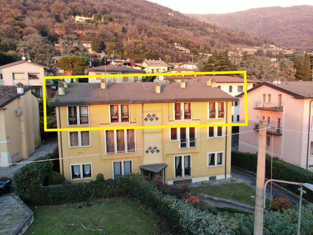Via Ronchi San Francesco da Paola 25 13 vani 238mq