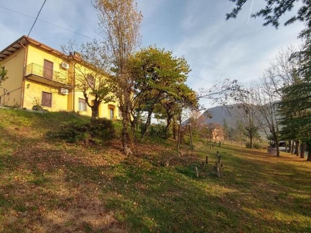 Via Rosola 3132 16 vani 376mq