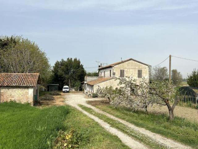Via Rubicone Sinistra 17 8 vani 400mq