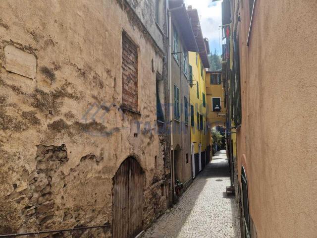 Via Ruffini 4 6 vani 105mq