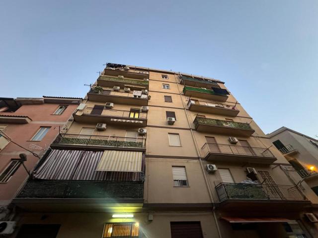 Via Ruggerone da Palermo 52 quadrilocale 111mq