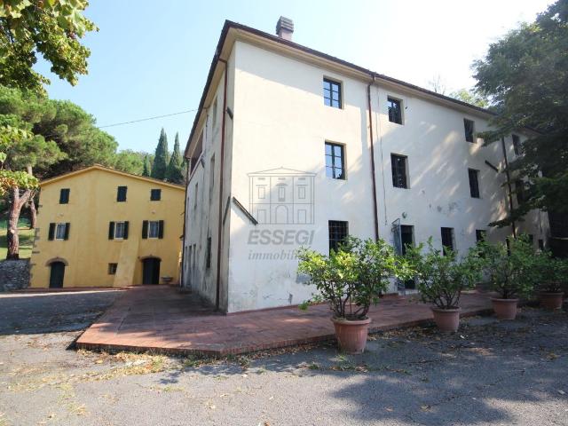 Via Tofori 25 vani 1300mq