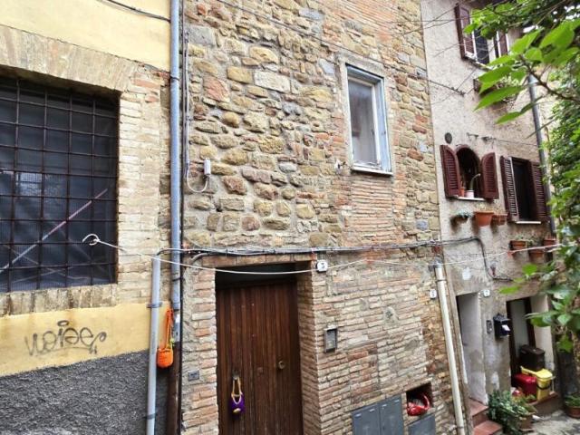 Via Tevere 3 6 vani 98mq