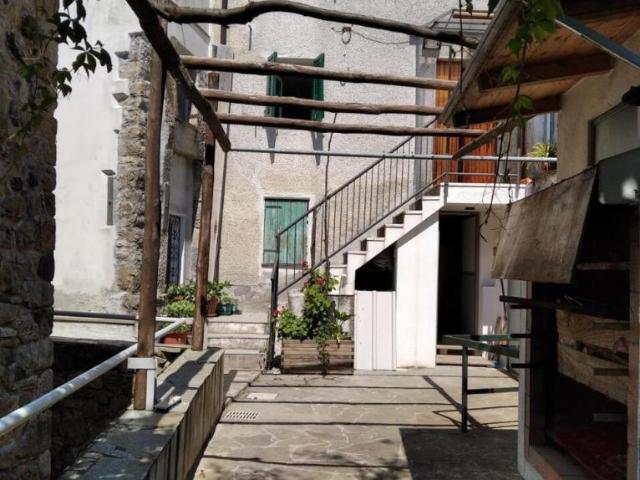 Via Temossi 8 8 vani 102mq
