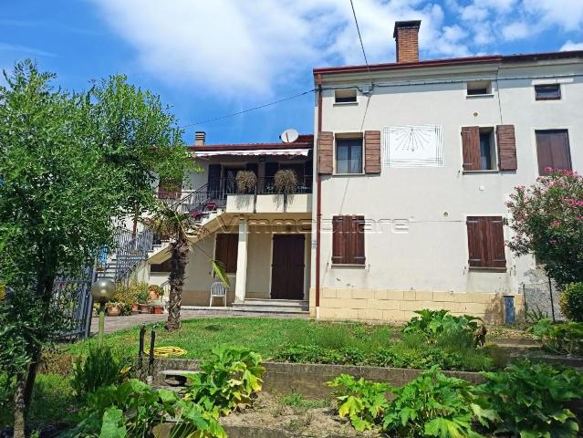 Via Tessara 21 7 vani 138mq