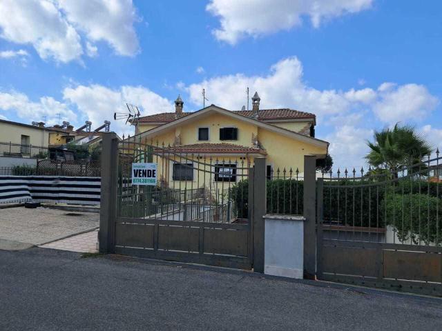 Via Tivoli quadrilocale 200mq