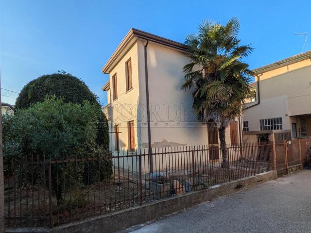 Via Tiziano Vecellio 22 8 vani 180mq