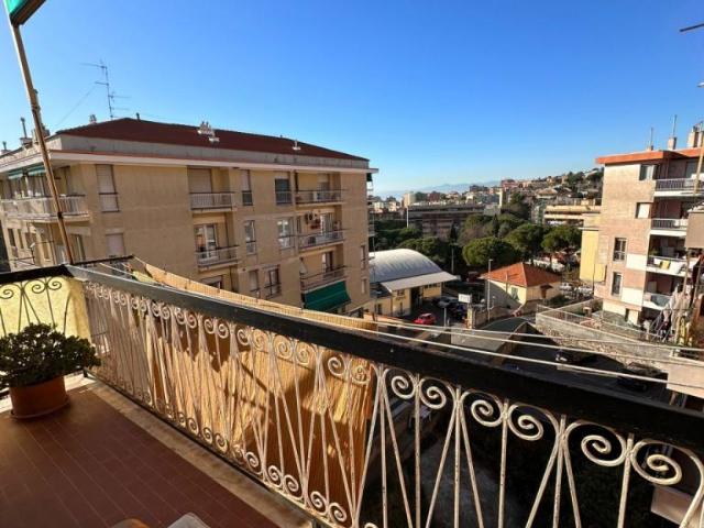 Via Traversa alla costa SESTRI PONENTE 6 vani 125mq