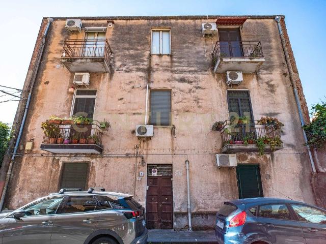 Via Trecastagni 9 quadrilocale 82mq