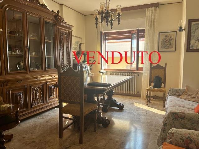 Via Trento 5 5 vani 115mq