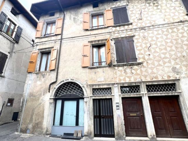 via trento 7 vani 140mq