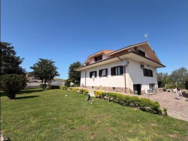 Via Trigno 27 10 vani 300mq