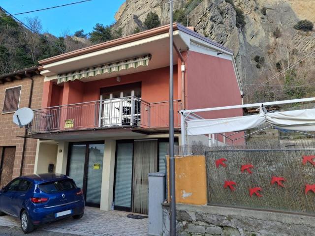 via Trieste 9 vani 223mq