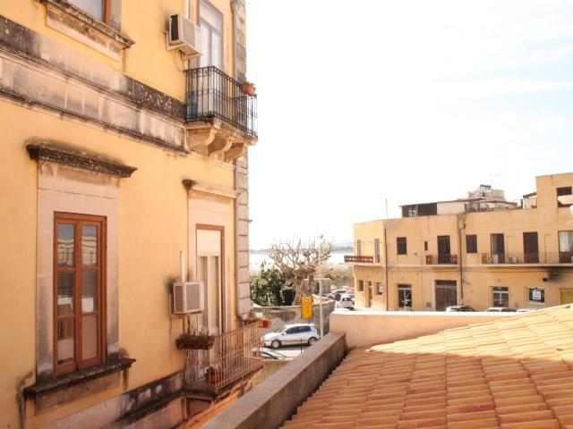 Via Tripoli 5 vani 110mq