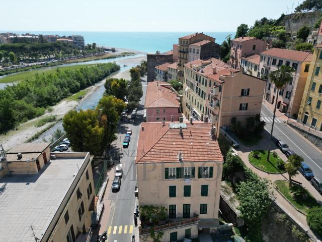 Via Trossarelli 6a 5 vani 90mq