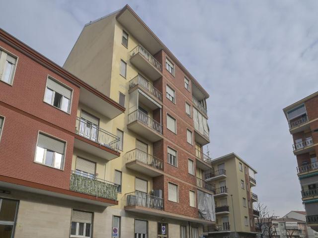 via umberto giordano 8 bilocale 60mq