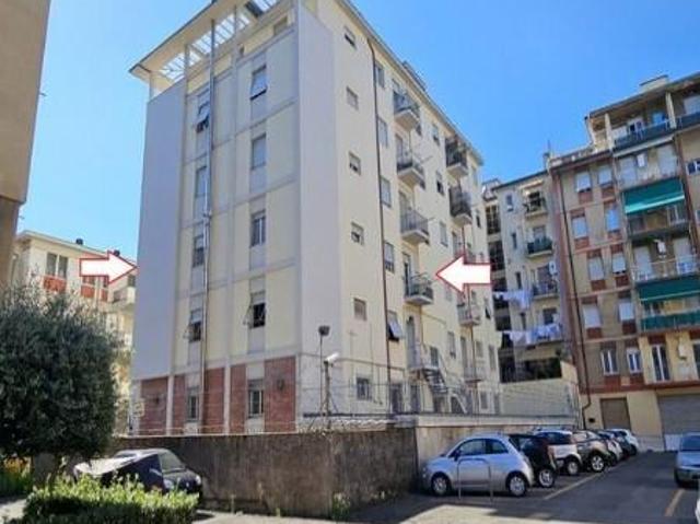Via Ugo Foscolo 128/3 5 vani 106mq