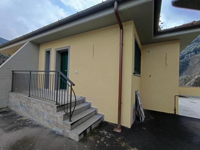 via Val di Bisenzio 5 vani 162mq