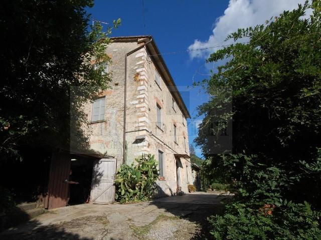 Via Valdicastello 16 10 vani 200mq