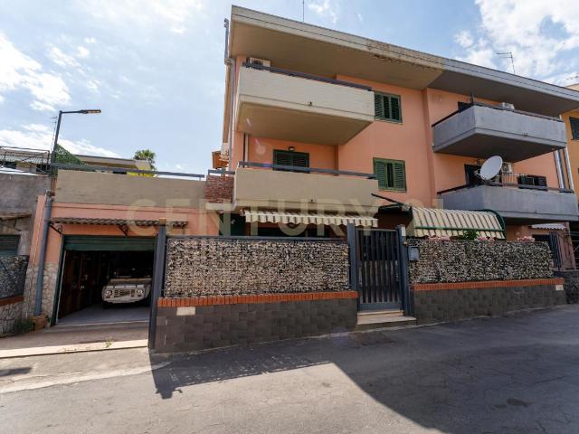 Via Vampolieri 34m 13 vani 400mq