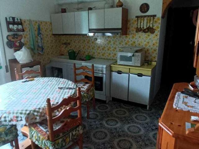 via Vara Superiore 39 trilocale 51mq