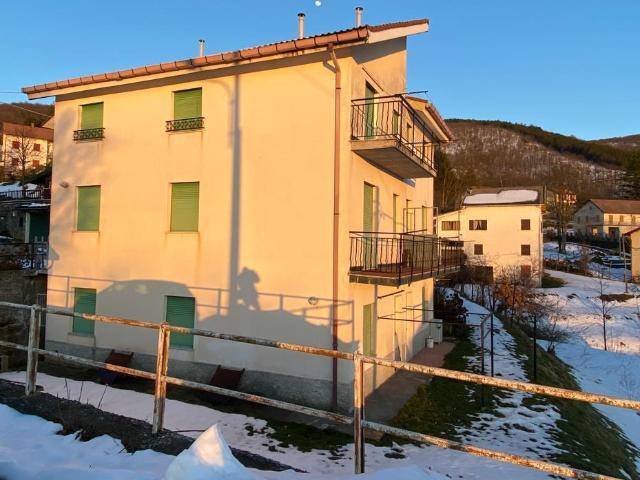 via Vara Superiore 86 7 vani 300mq