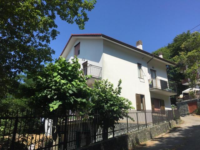 Via Vassuria 53 5 vani 87mq