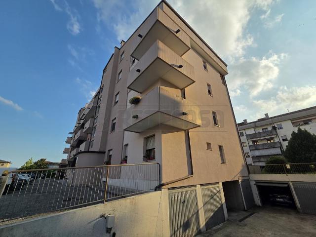 Via Vittorio Bachelet 6 vani 140mq