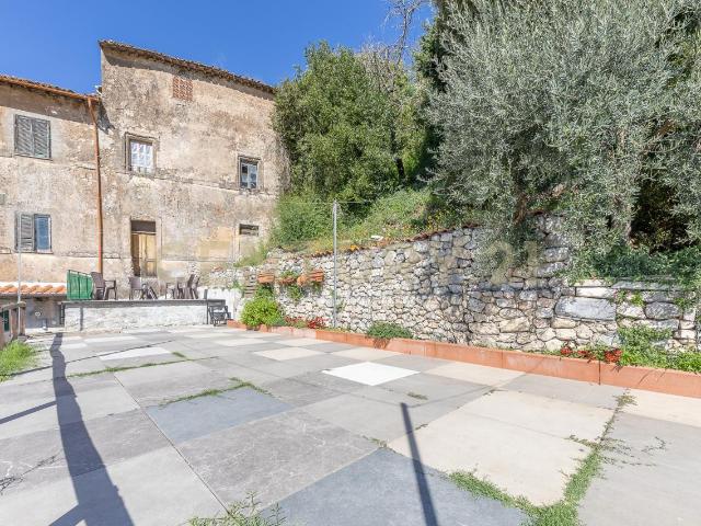 Via Vittorio Emanuele 22 30 vani 0mq