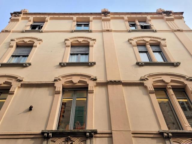 Via Vittorio Emanuele CITTÀ MURATA/ LUNGOLAGO/ CENTRO quadrilocale 145mq