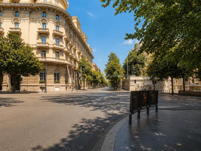 Via Vittorio Veneto 220mq