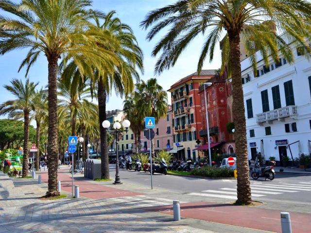 Via Vittorio Veneto 44 6 vani 100mq