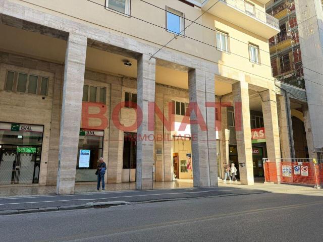 Via Vittorio Veneto 99 68 7 vani 220mq
