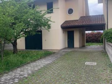 Via Via 1º Maggio 9 vani 210mq