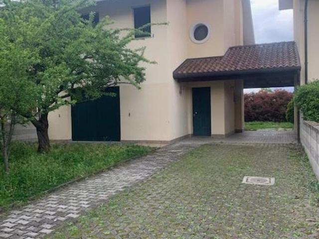 Via Via 1º Maggio 9 vani 210mq