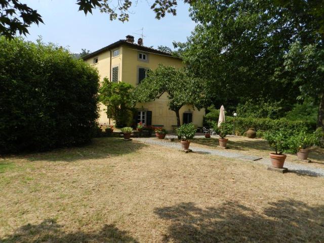 Via Vicinale dell´Acquedotto 102 8 vani 300mq