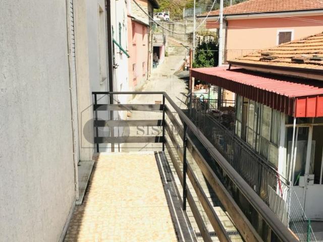 Via Villa 27 5 vani 90mq