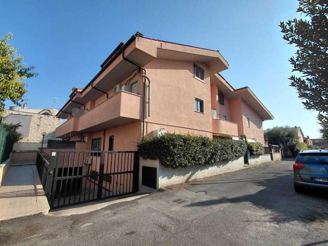 Via Vincenzo Borelli quadrilocale 85mq