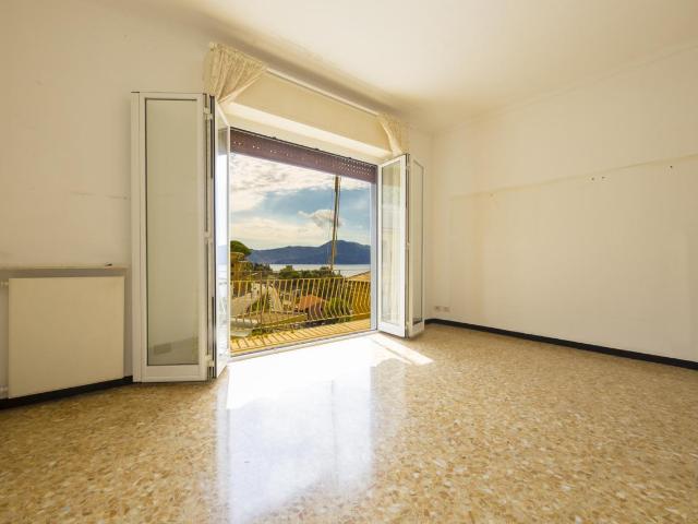 Via XXV Aprile 167 6 vani 112mq