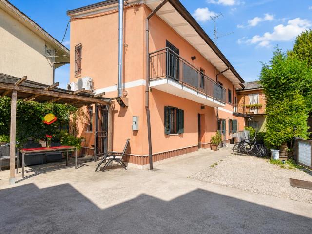 Via XXV Aprile 33 7 vani 200mq