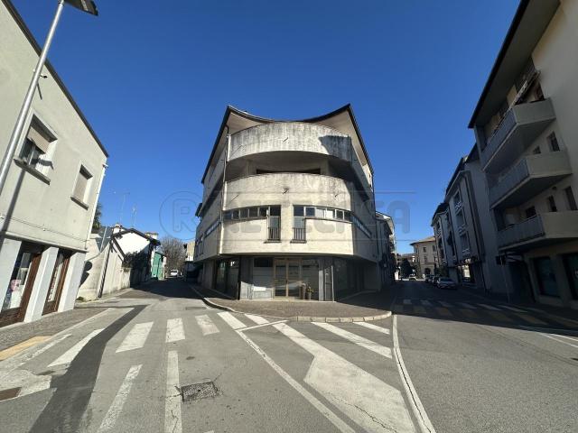 Via XX Settembre 6 7 vani 142mq