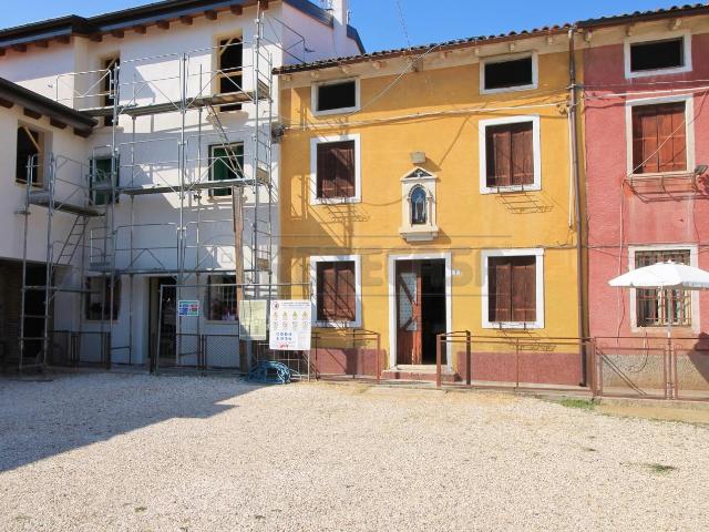 Via Zolo 1 8 vani 265mq