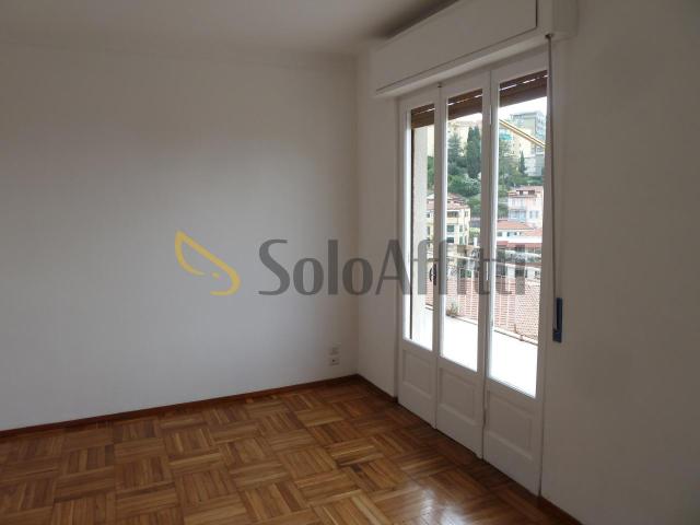 Via Zeffiro Massa 289 5 vani 71mq
