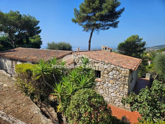 VIAGER OCCUPE. Magnifique villa provençale CANTARON COLLINE