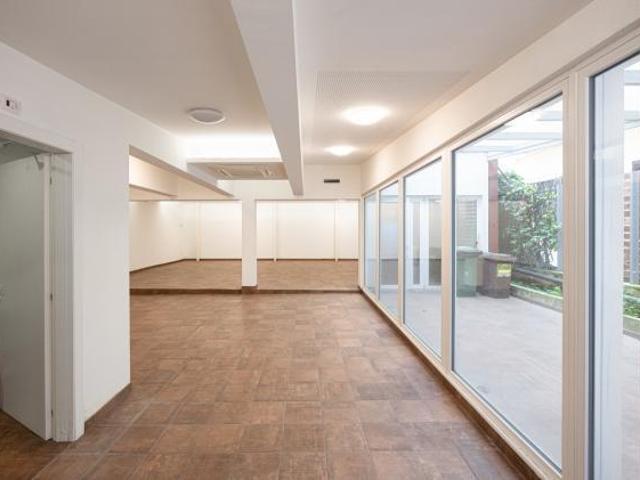 Viale Tica 125 15 vani 560mq