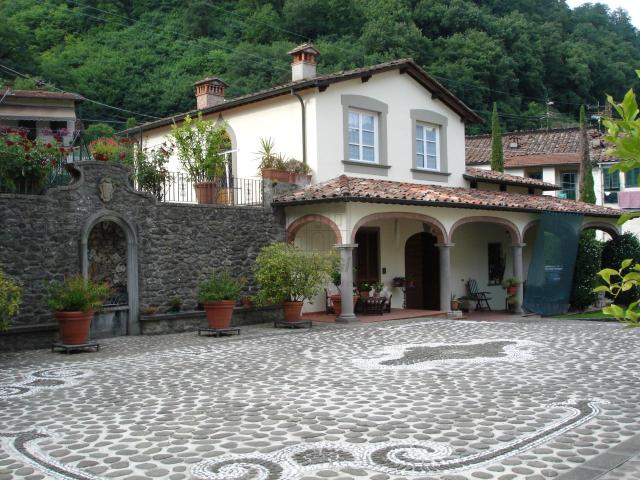 Viale Umberto I´ 15 vani 1000mq