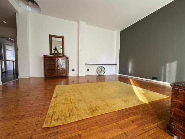 Viale Varese 81 quadrilocale 125mq