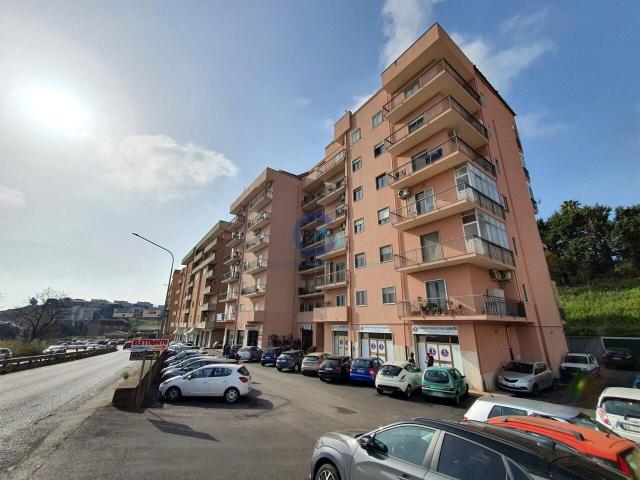 Viale Vincenzo de Filippis 298 5 vani 157mq