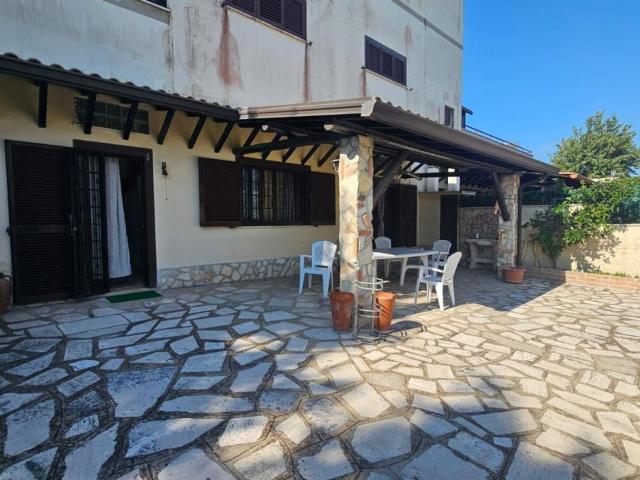 Viale Viale Enea Marina di Tor San Lorenzo quadrilocale 88mq