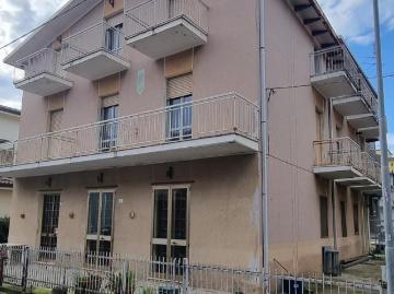 Viale Viareggio 14 24 vani 600mq